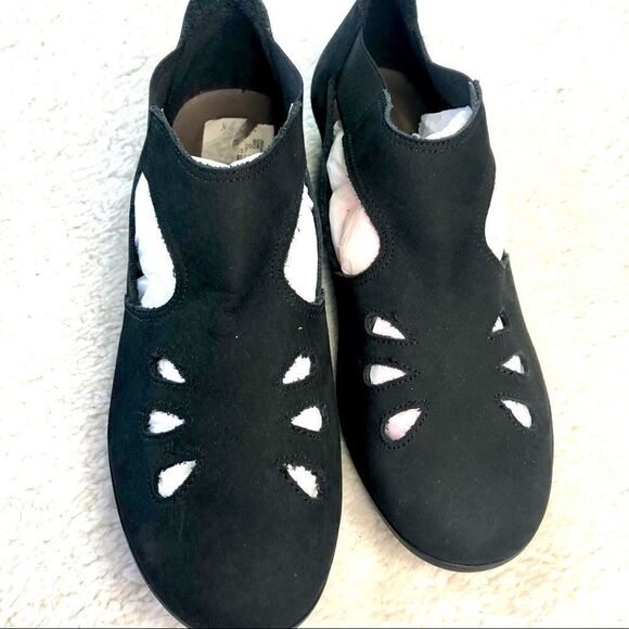 SESTO MEUCCI NUBUCK SUEDE SLIP ON FLATS - BLACK - Picture 1 of 10